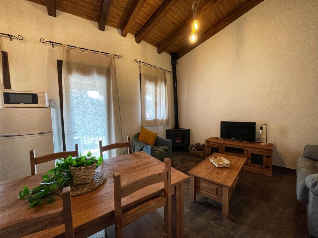 Apartamentos Dona Jimena Del Ambroz 4 Estrellas Complejo Unico En El Centro Del Pueblo - Piscina Ya Abierta 埃尔瓦 外观 照片