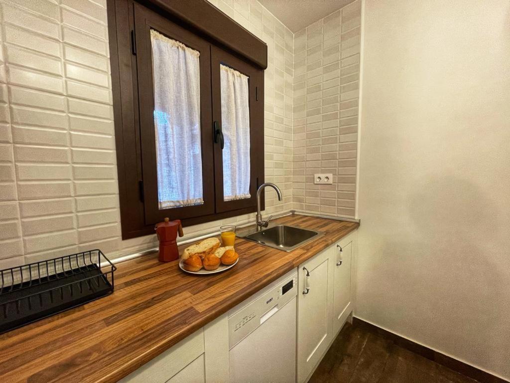 Apartamentos Dona Jimena Del Ambroz 4 Estrellas Complejo Unico En El Centro Del Pueblo - Piscina Ya Abierta 埃尔瓦 外观 照片