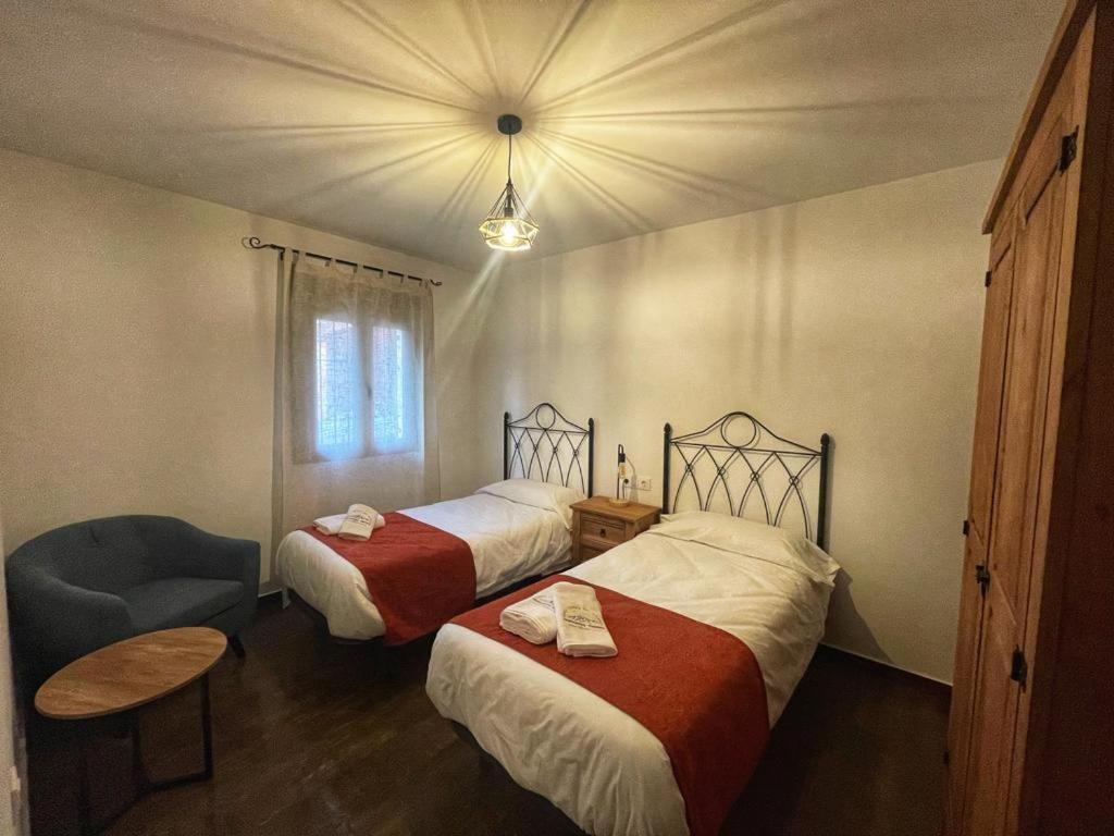 Apartamentos Dona Jimena Del Ambroz 4 Estrellas Complejo Unico En El Centro Del Pueblo - Piscina Ya Abierta 埃尔瓦 外观 照片