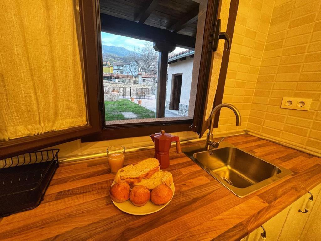 Apartamentos Dona Jimena Del Ambroz 4 Estrellas Complejo Unico En El Centro Del Pueblo - Piscina Ya Abierta 埃尔瓦 外观 照片