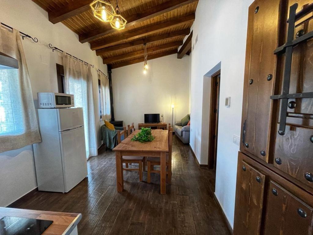 Apartamentos Dona Jimena Del Ambroz 4 Estrellas Complejo Unico En El Centro Del Pueblo - Piscina Ya Abierta 埃尔瓦 外观 照片