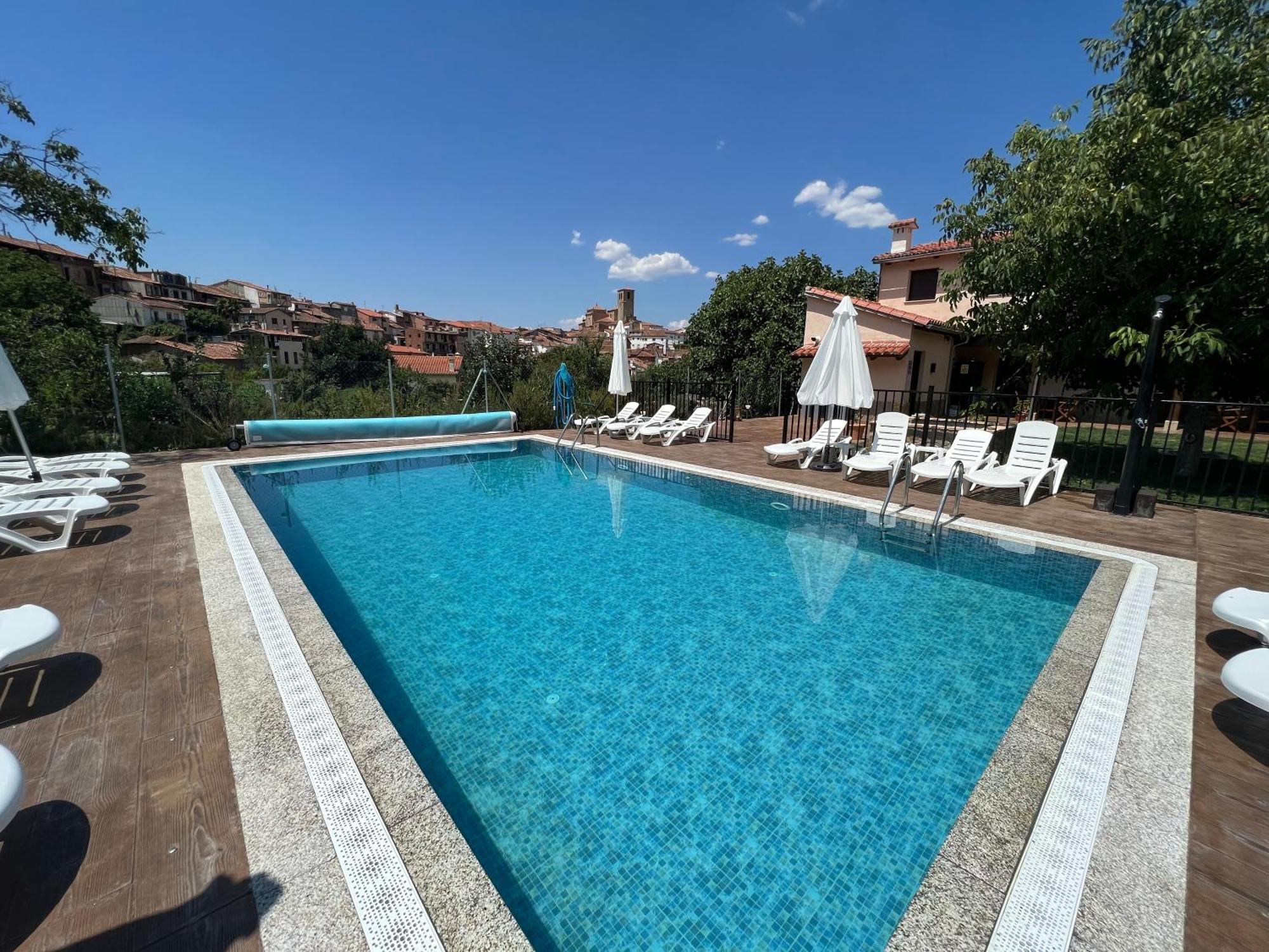Apartamentos Dona Jimena Del Ambroz 4 Estrellas Complejo Unico En El Centro Del Pueblo - Piscina Ya Abierta 埃尔瓦 外观 照片